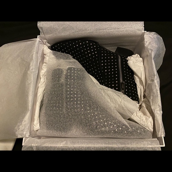 Balmain Men’s Jeweled Black Velvet Boots - Picture 4 of 4